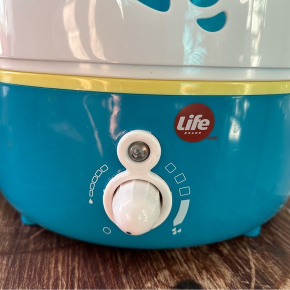 Fish-Themed Blue and Yellow Aquarium Humidifier - Picture 4 of 6